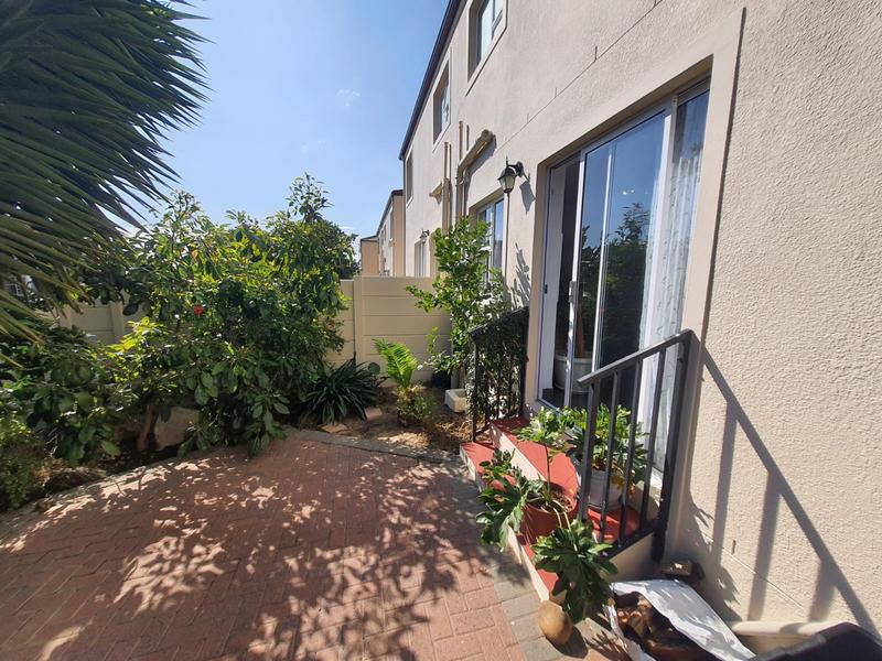 2 Bedroom Property for Sale in Gordons Bay Western Cape